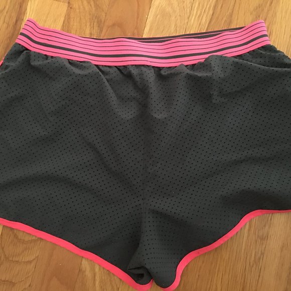 Under Armour Shorts - Picture 2 of 5